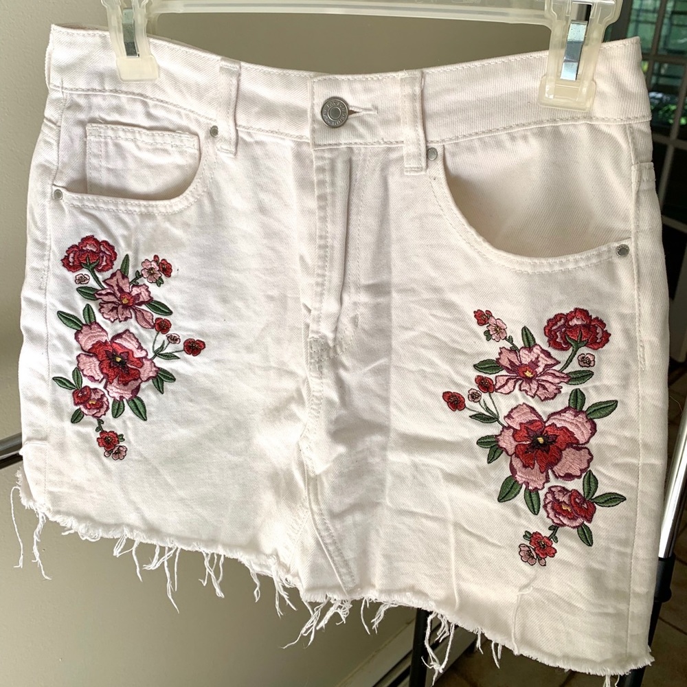 White denim skirt